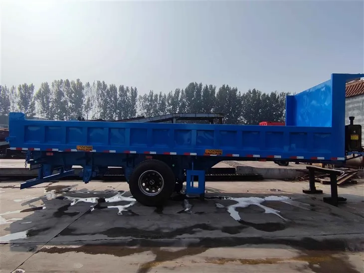 Oplegger met achterdump-